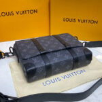 Louis Vuitton Trunk Messenger M45727 Black